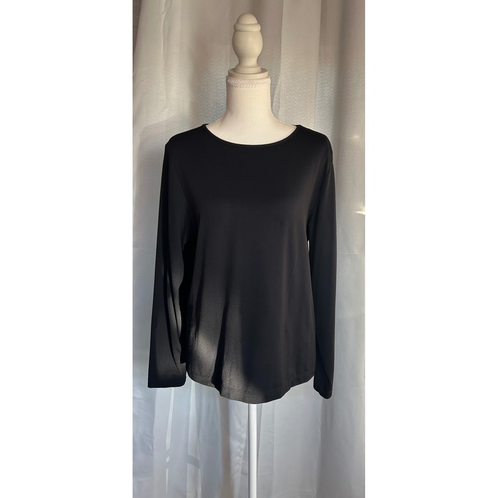 LL Bean Womens Medium Black Long Sleeve Crew Neck Top, minimal. Preppy.